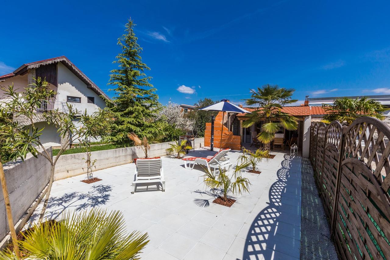 Holliday Home Maxdom Sukosan Bagian luar foto