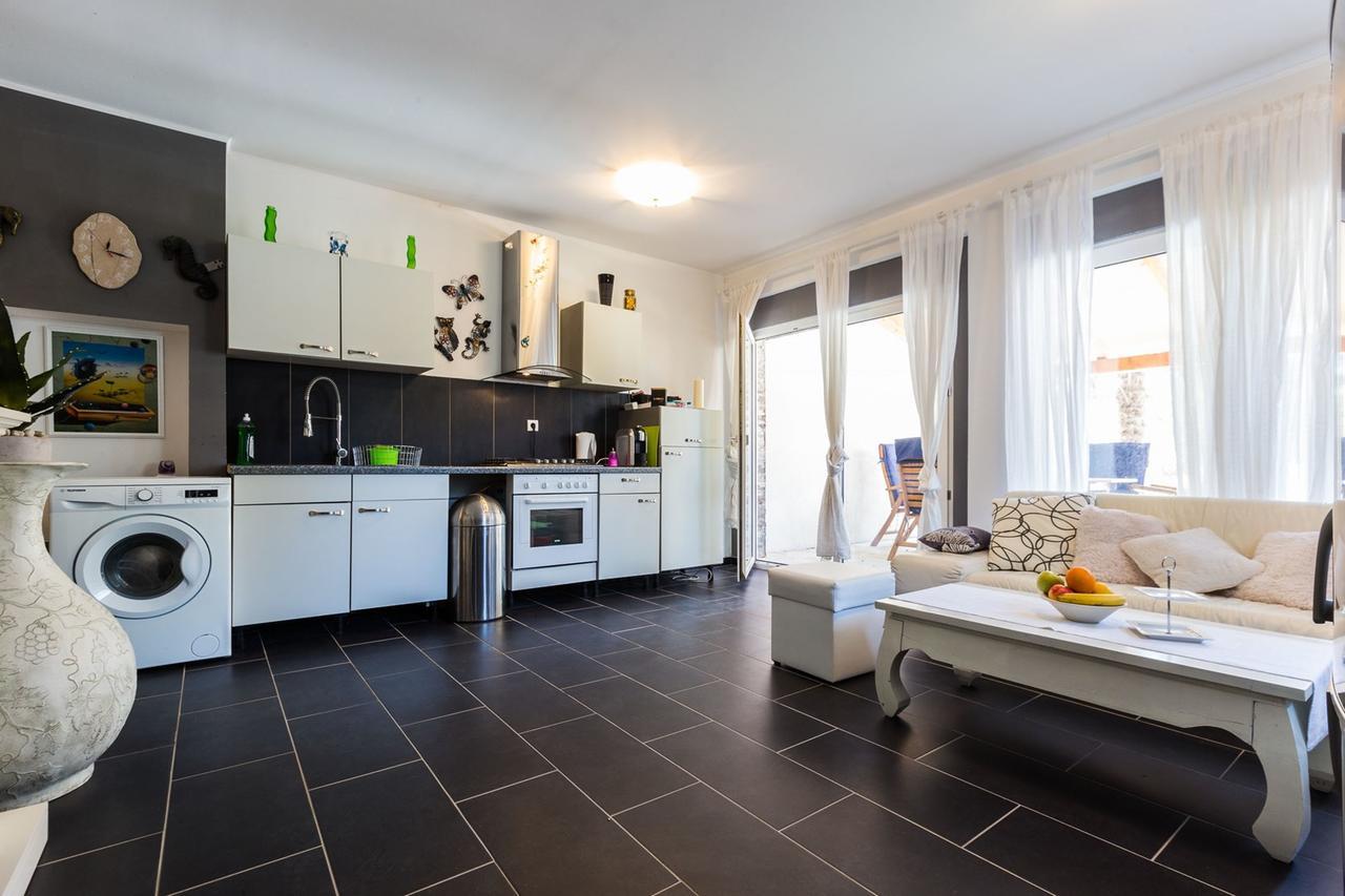 Holliday Home Maxdom Sukosan Bagian luar foto